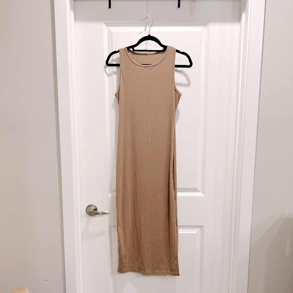 [NWT] Tan Split Sleeveless Midi Dress